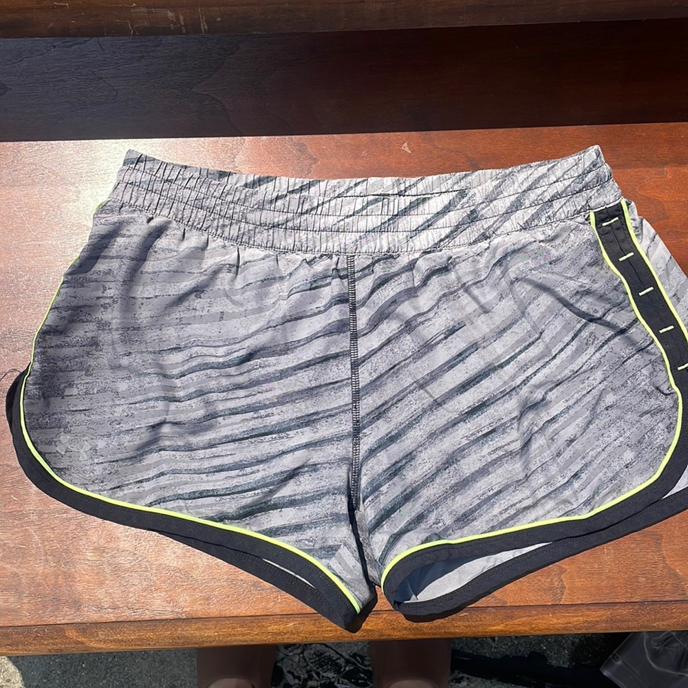 Under armour patterned running shorts grey and black with yellow sides